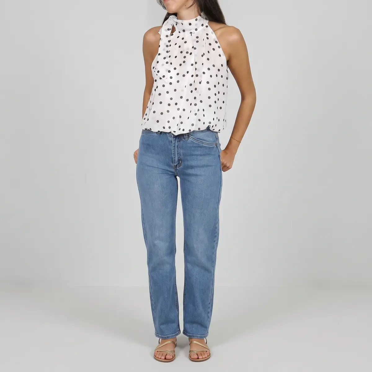 Top branco com bolas pretas — foto 2 de 2