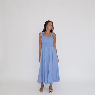 Vestido azul claro com laços