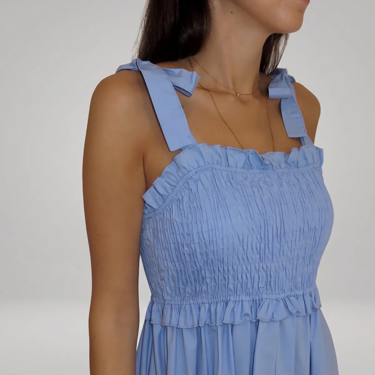 Vestido azul claro com laços — foto 3 de 3