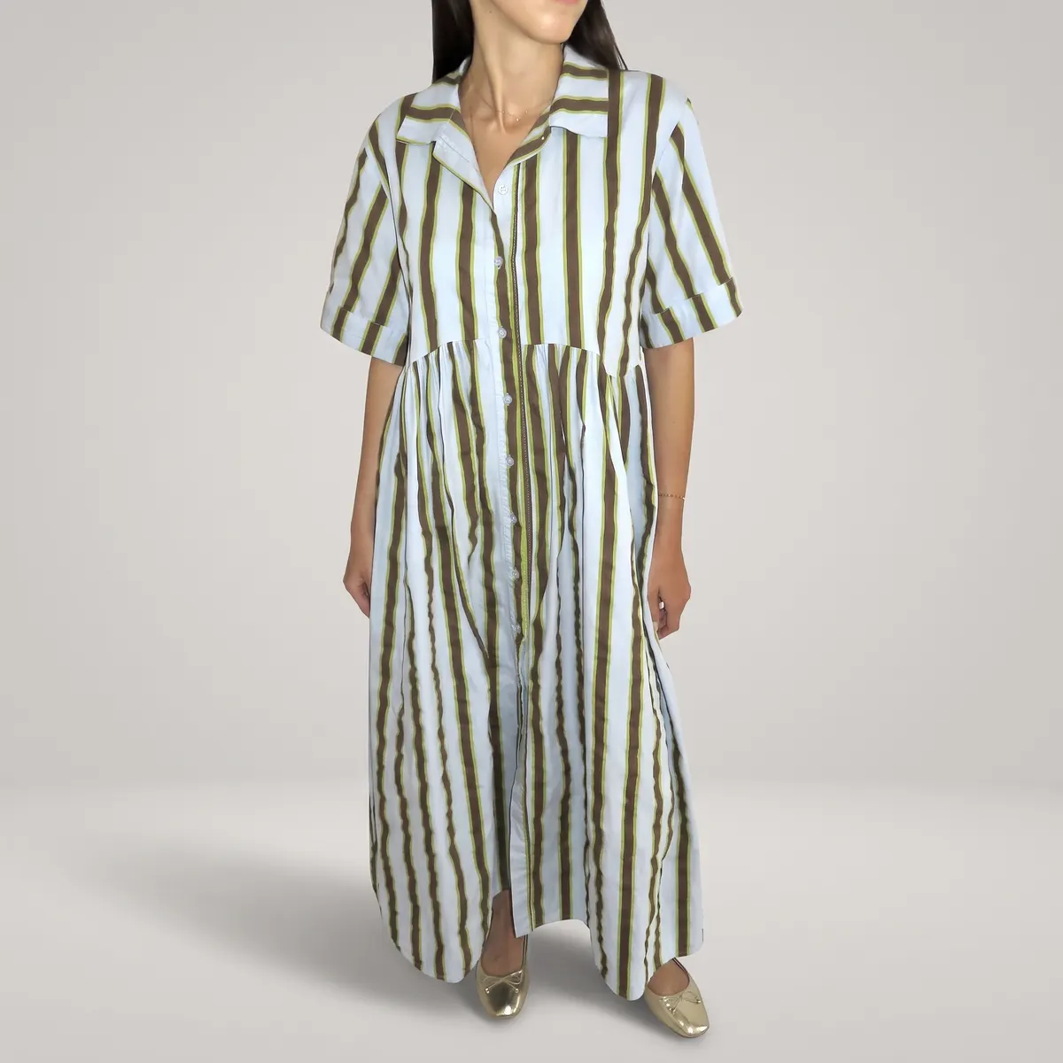 Vestido camiseiro com riscas — foto 2 de 2