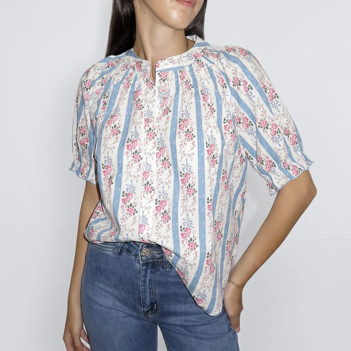 Camisa estampada com flores — foto 2 de 2