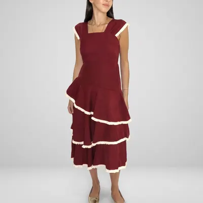 Vestido bordeaux com folhos 