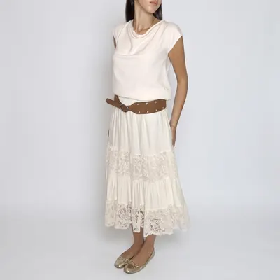 Saia boho creme com encaixes de renda 