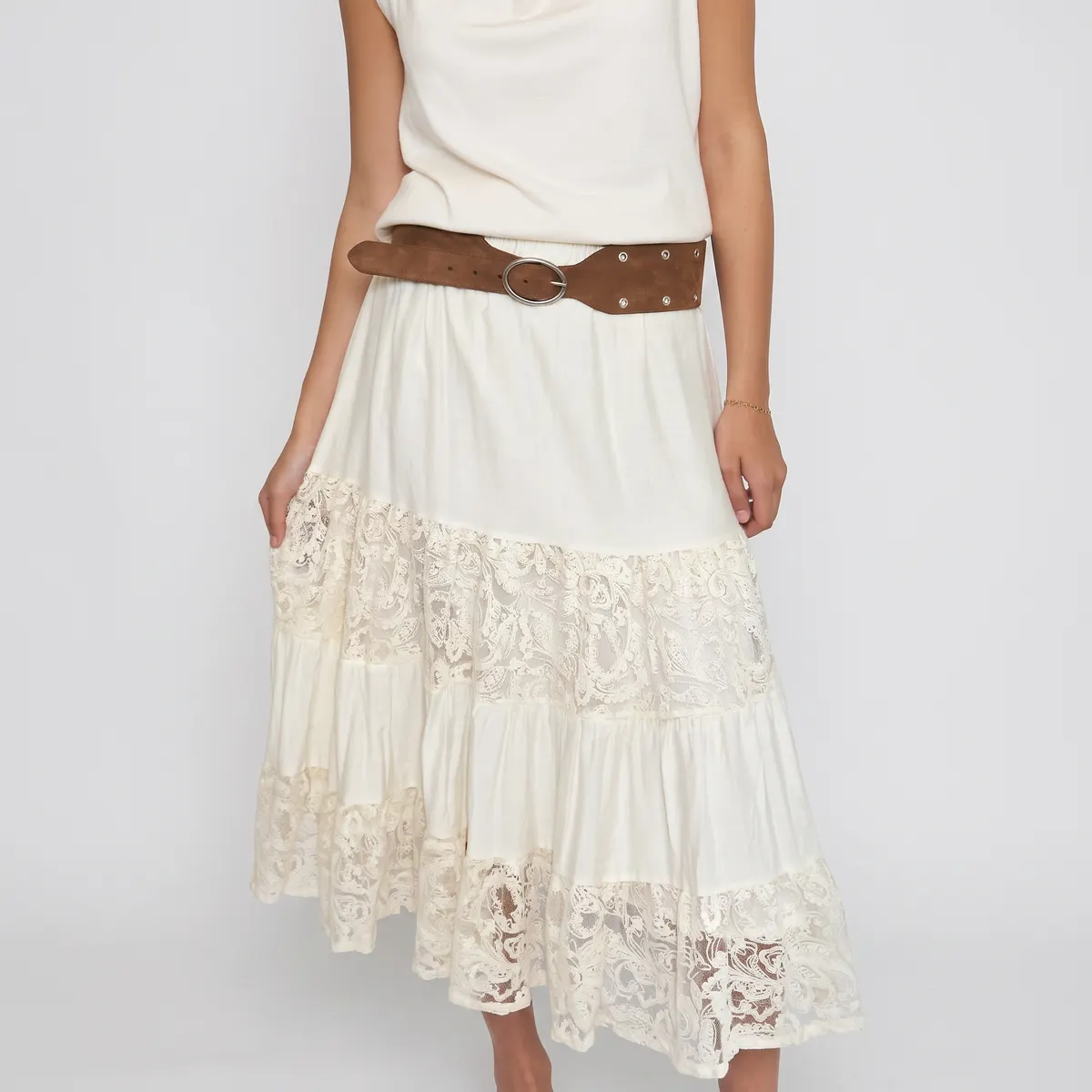 Saia boho creme com encaixes de renda  — foto 2 de 2