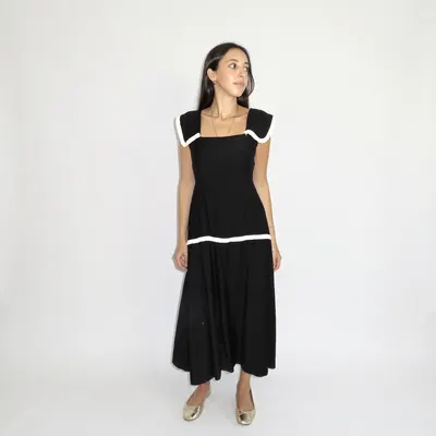 Vestido preto com folho