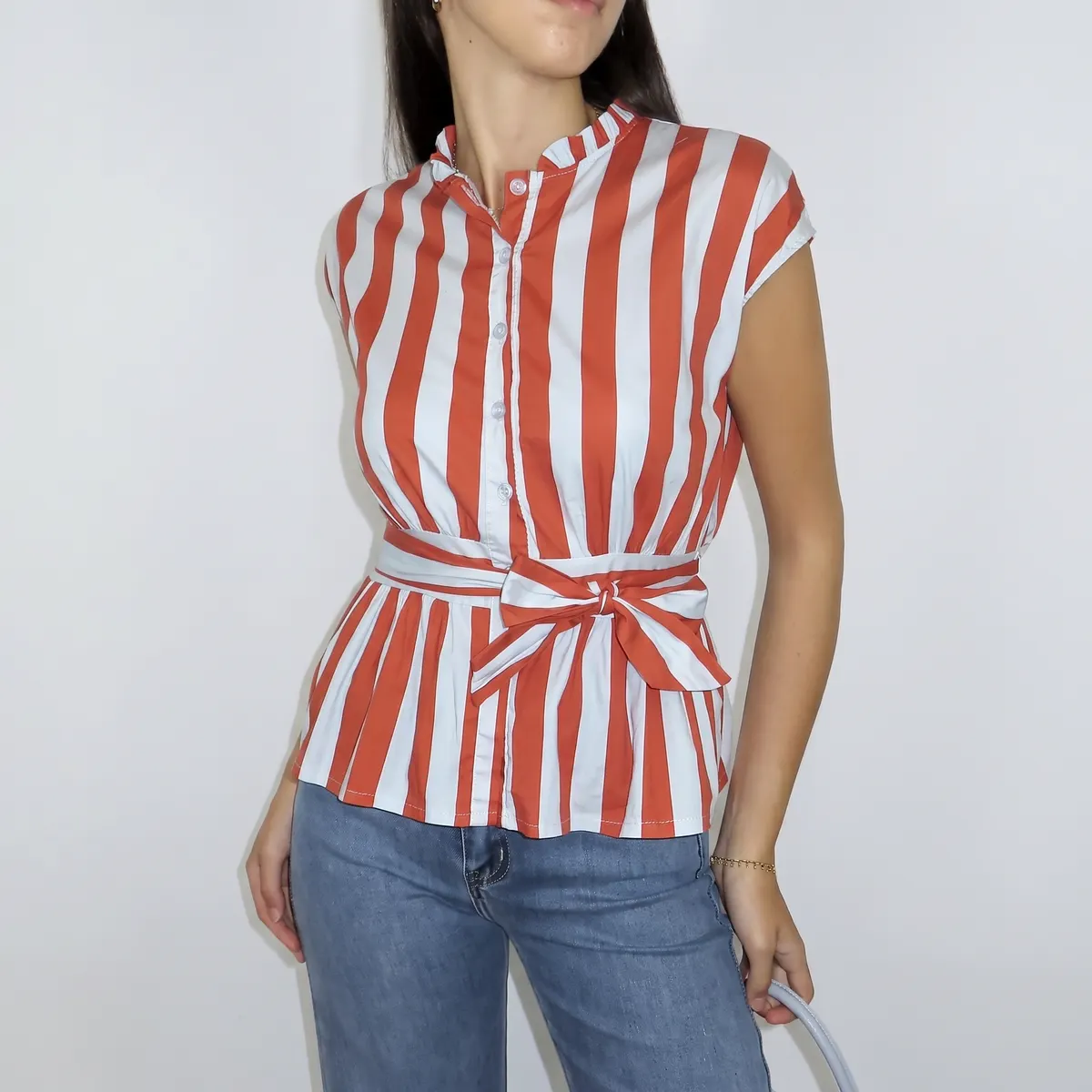 Camisa riscas com laço - azul e vermelho — foto 2 de 2